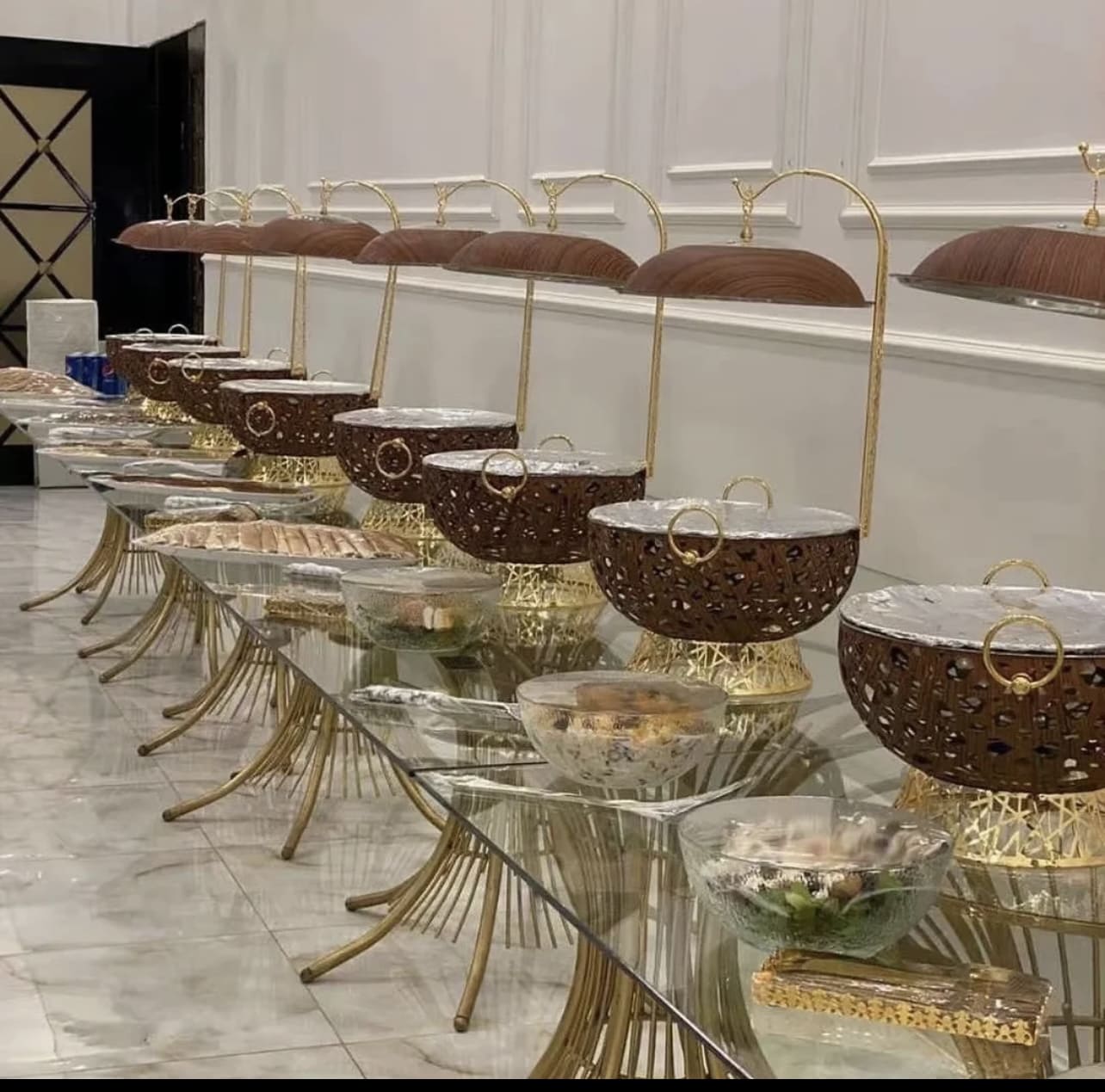 Luxury Wood-Style Stainless Steel Chafing Dish - Image 1